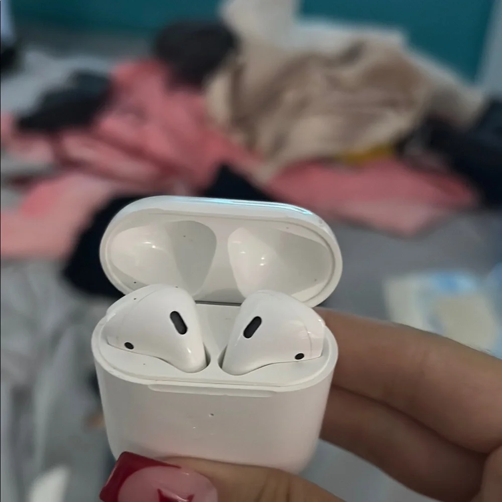 Apple White AirPods Wireless Headset
